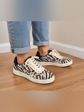 Let’s See Style LA Animal Print Sneakers – Size 6